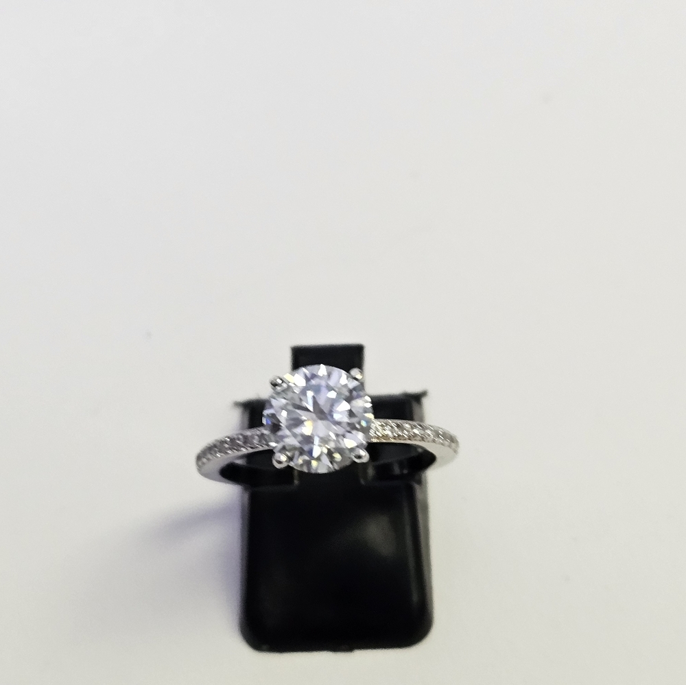 GRA Certified 2 Carat Moissanite Ring 18k/925 Ring Size 7. Watch Video! - Picture 5 of 16